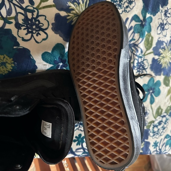 -NWT Vans Hightops 8.5 (Men size) - Picture 2 of 4